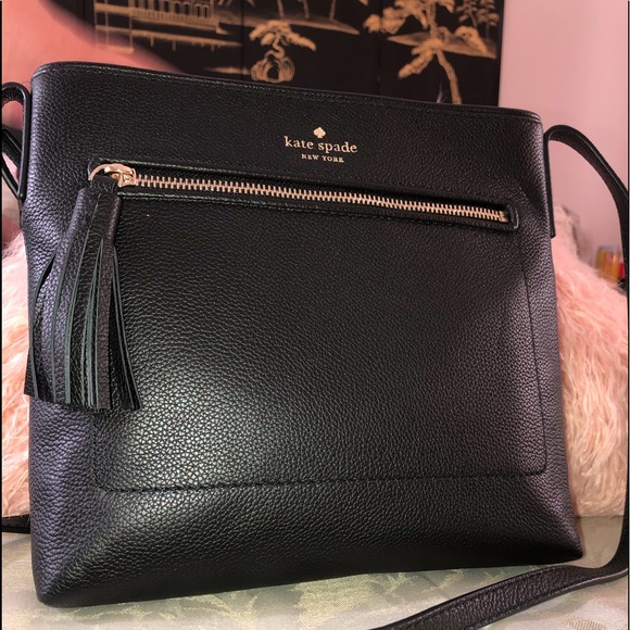 kate spade Handbags - 100% Authentic Kate Spade Crossbody